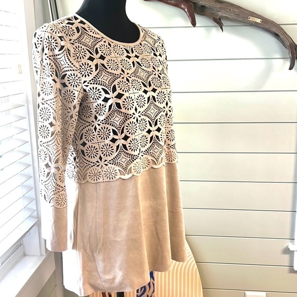ALBERTO MAKALI,Lux SUEDE-FEEL Laser-Cut Pull-Over Top,Excellent Condition,Size M - Picture 4 of 7